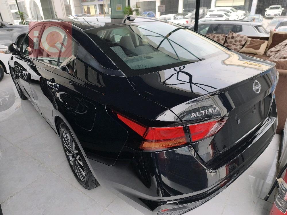 نيسان ألتيما